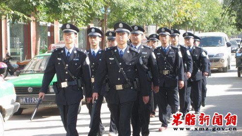 县巡警大队坚守岗位确保百姓安度“双节”