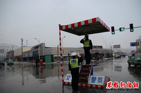  365bet体育电视直播_365国际彩票下载_365流水不足无法提款交警风雪中坚守岗位