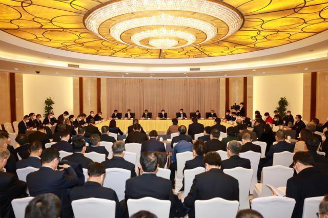 赵刚参加省政协十三届一次会议专题（联组）讨论